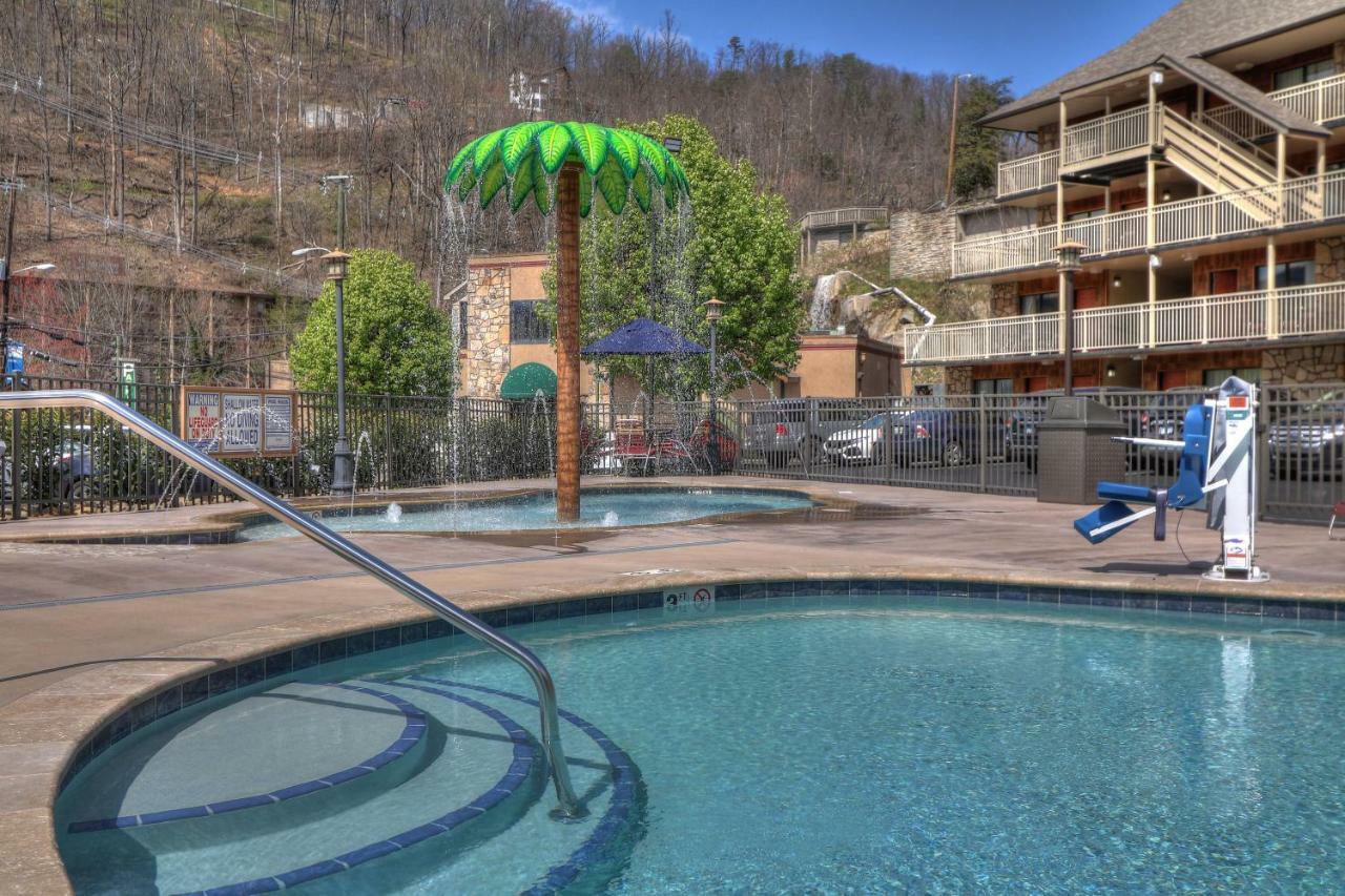 Crossroads Inn & Suites Gatlinburg Extérieur photo